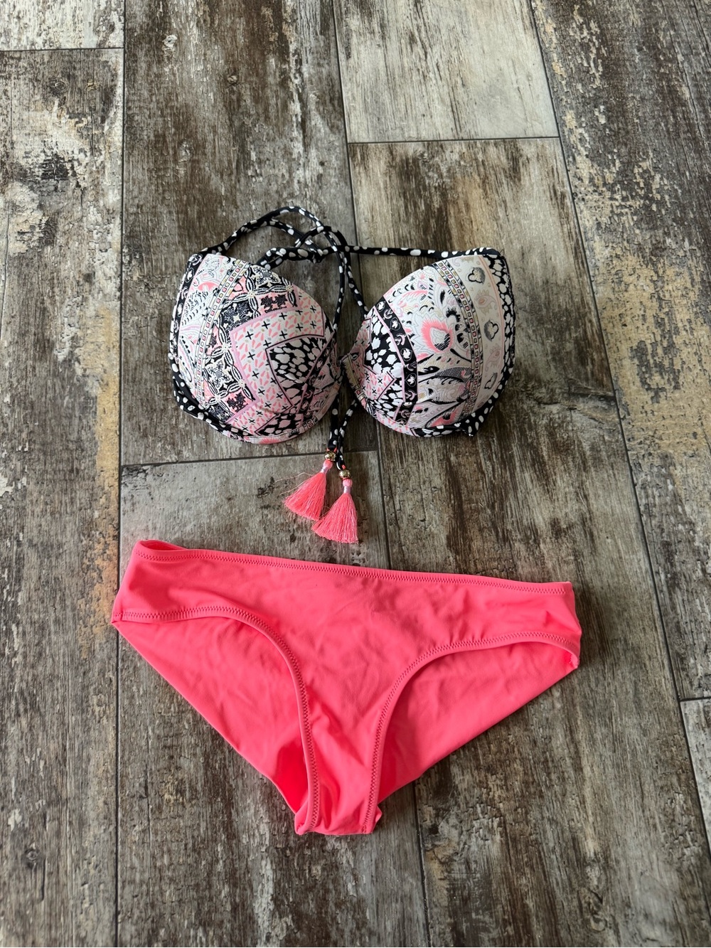 2 for $20 sale: Victoria’s Secret bikini orange bottoms and printed top -XS 32D